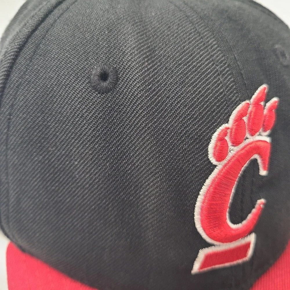 Youth‎ Cincinnati Bearcats Hat Fitted 6 5/8 New Era 59Fifty Black Red NCAA Wool